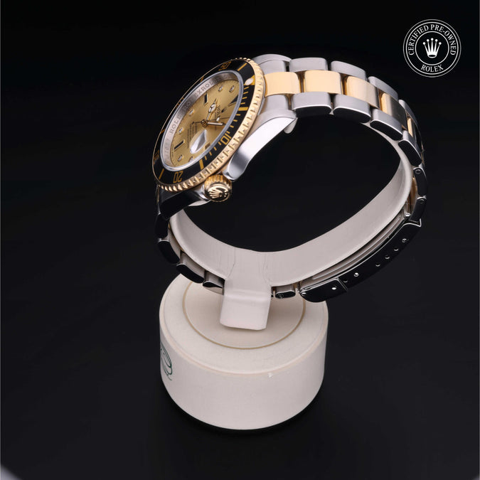 Oyster Perpetual  Submariner Date - 16613LN